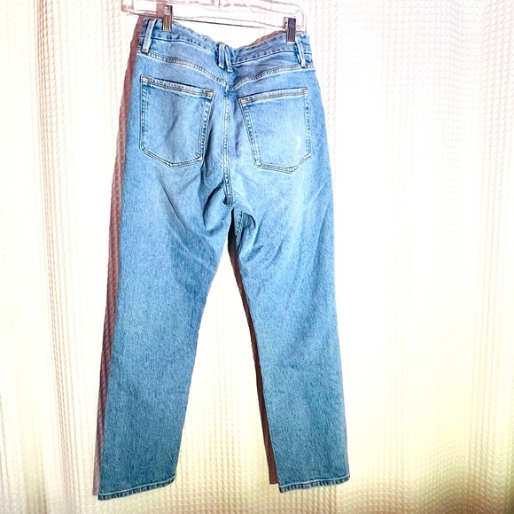 Good American Women med blue light jean high waist ,cool classic, distress Sz 8 - Picture 7 of 16